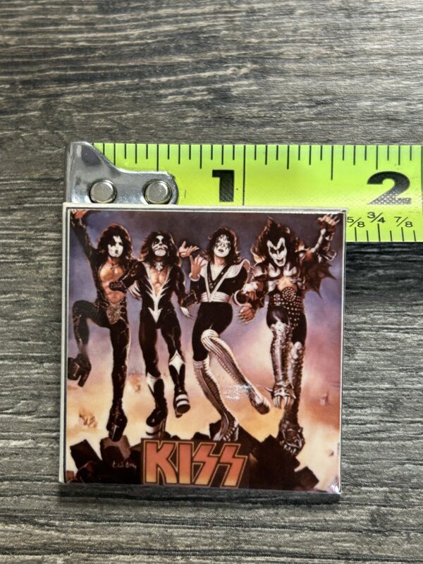 KISS BUTTON Pin Badge Destroyer Album Cover Vintage Kiss Aucoin Era Ken Kelly A