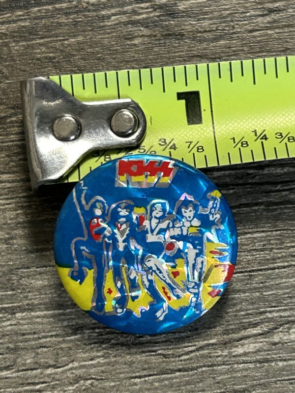 KISS BUTTON Pin Badge Destroyer Cover PRISM Prismatic Blue Vintage Kiss Aucoin