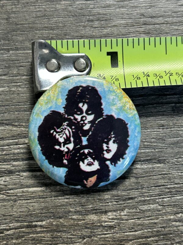 KISS BUTTON Pin Badge Kiss Army Faces Destroyer Era Blue Vintage Kiss Aucoin Era