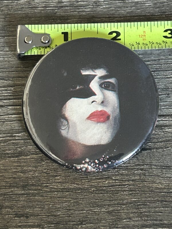 KISS BUTTON Pin Badge Destroyer Paul Stanley Spirit of '76 Vintage Kiss Aucoin