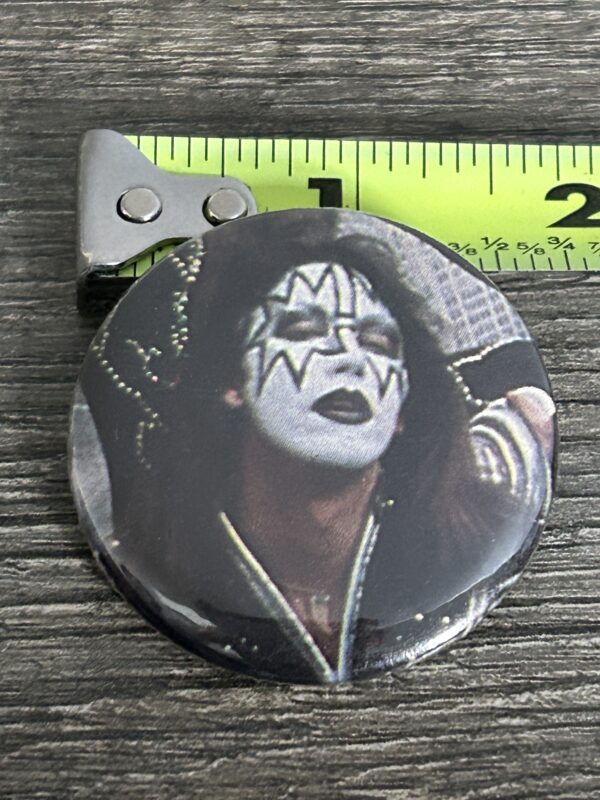 KISS BUTTON Pin Badge Ace Frehley Empire State Building Vintage Kiss Aucoin Era