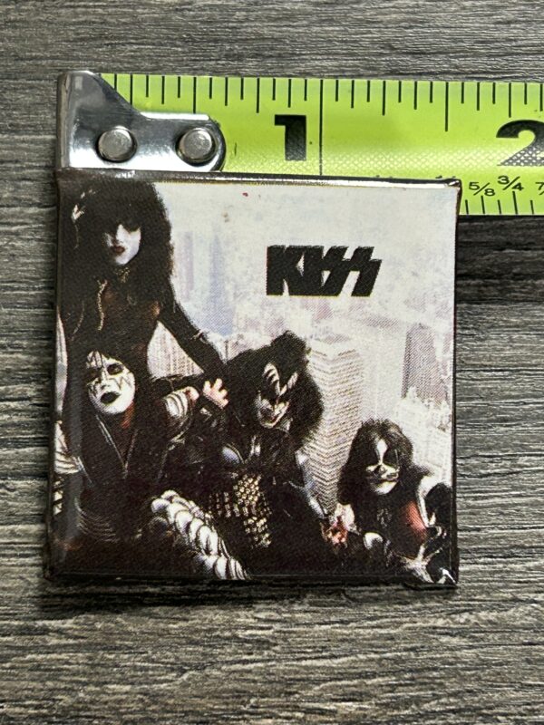 KISS BUTTON Pin Badge Destroyer Empire State Building Vintage Kiss Aucoin Era