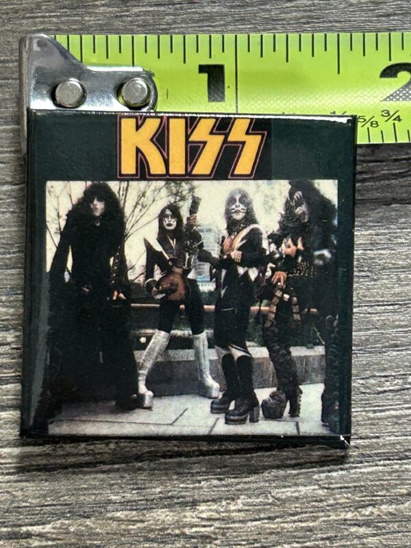 KISS BUTTON Pin Badge Destroyer Group Pose Central Park NY Vintage Kiss Aucoin