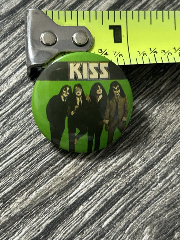 KISS BUTTON Pin Badge Dressed To Kill Album Cover Germany 1" Vintage Kiss Aucoin