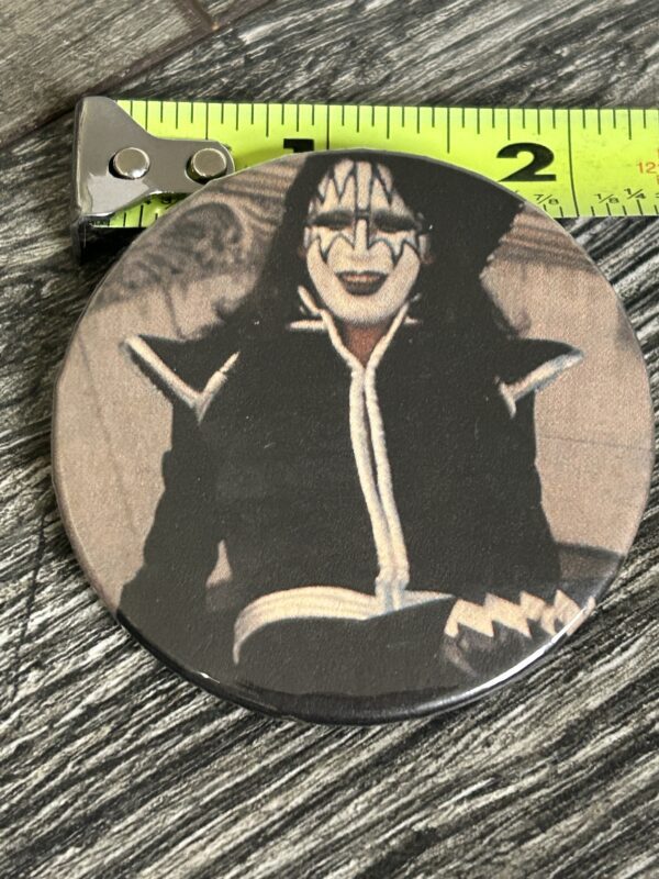 KISS BUTTON Pin Badge Dressed To Kill Ace Frehley Cadillac Vintage Kiss Aucoin