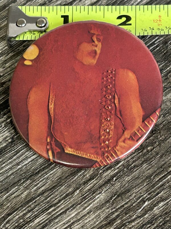 KISS BUTTON Pin Badge Dressed To Kill Tour Paul Stanley Red Vintage Kiss Aucoin