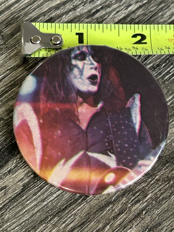 KISS BUTTON Pin Badge Dressed To Kill Tour Ace Frehley 2 1/4 Vintage Kiss Aucoin