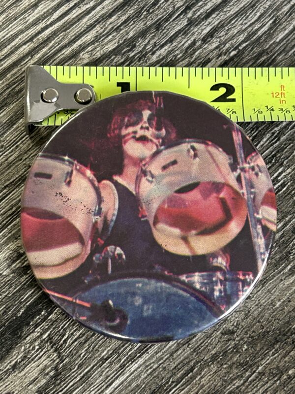 KISS BUTTON Pin Badge Dressed To Kill Tour Peter Criss Vintage Kiss Aucoin Era B