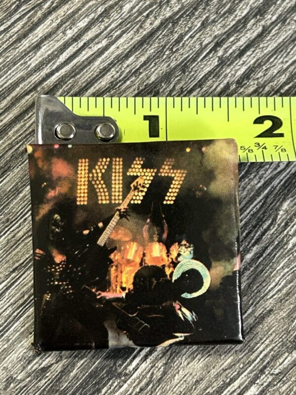 KISS BUTTON Pin Badge Alive Album Cover Closeup 1.5" Vintage Kiss Aucoin Canada