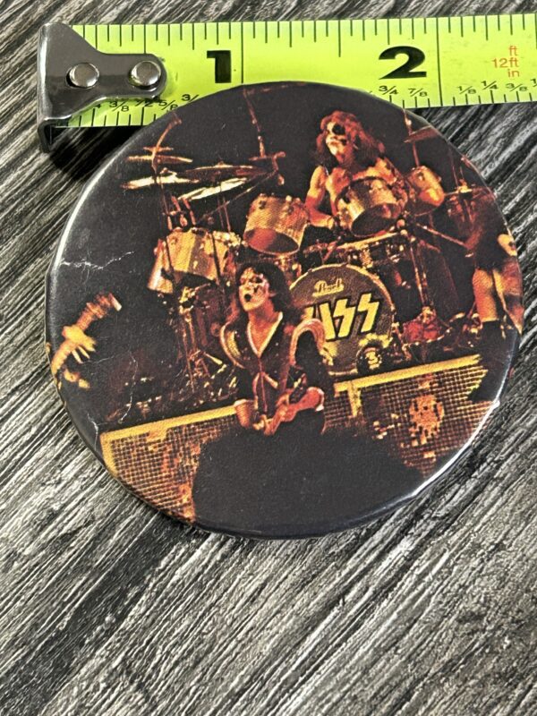 KISS BUTTON Pin Badge Alive Tour Ace Frehley Peter Criss Vintage Kiss Aucoin Era