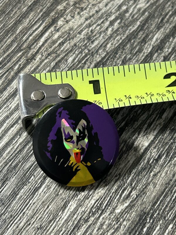 KISS BUTTON Pin Badge Alive Gene Simmons PRISM Prismatic Vintage Kiss Aucoin A