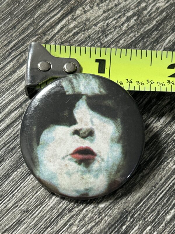 KISS BUTTON Pin Badge Alive Paul Stanley Face Closeup 1 1/2" Vintage Kiss Aucoin