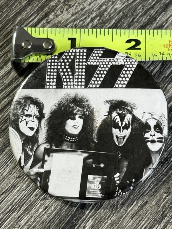 KISS BUTTON Pin Badge Alive Tour Key To The City Detroit Vintage Kiss Aucoin