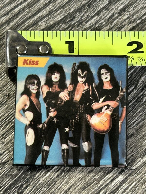 KISS BUTTON Pin Badge Alive Era Pose Light Blue Back 1.5 Vintage Kiss Aucoin Era