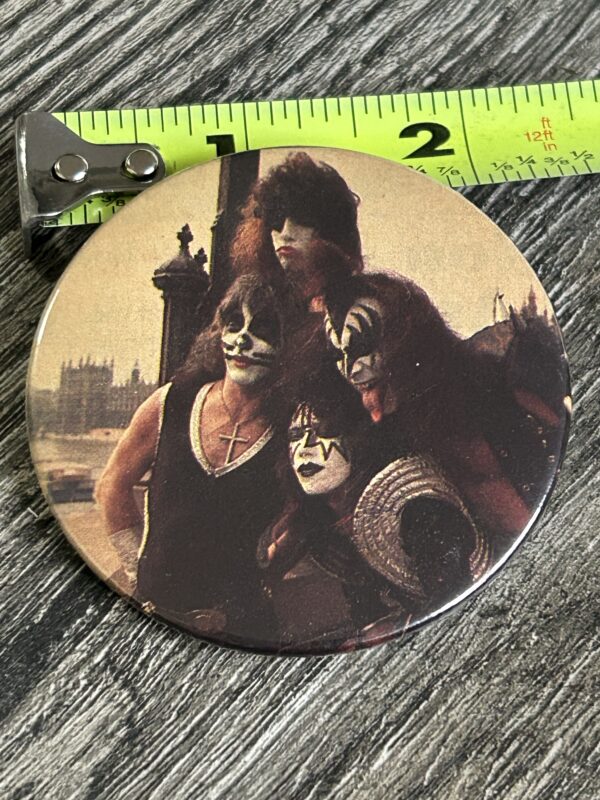 KISS BUTTON Pin Badge Alive Tour Group Pose London 2 1/4" Vintage Kiss Aucoin