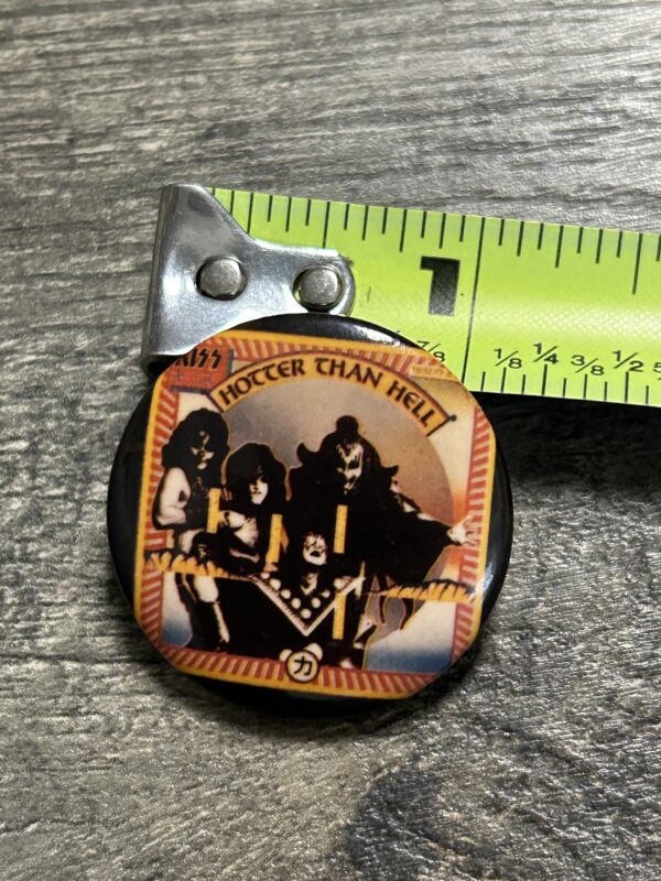 KISS BUTTON Pin Badge Hotter Than Hell Album Cover Black Vintage Kiss Aucoin Era