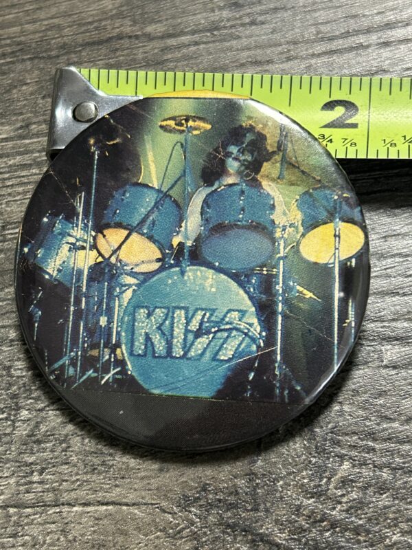 KISS BUTTON Pin Badge Hotter Than Hell Tour Peter Criss Vintage Kiss Aucoin Era