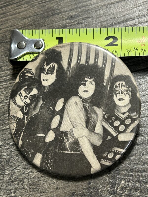 KISS BUTTON Pin Badge Hotter Than Hell Group Pose B&W 2 1/4" Vintage Kiss Aucoin