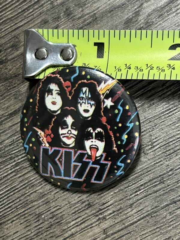 KISS BUTTON Pin Badge Debut Album Outer Stars Lightning Vintage Kiss Aucoin