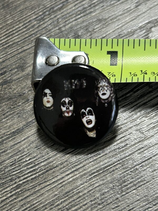 KISS BUTTON Pin Badge Debut Album Cover Vintage Kiss Aucoin Gene Ace Peter Paul