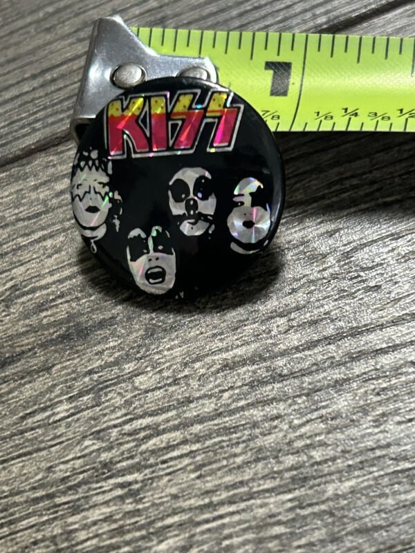 KISS BUTTON Pin Badge Debut Album PRISM Prismatic Gold Pink Vintage Kiss Aucoin