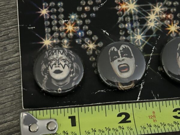 KISS BUTTON Pin Badge Debut Album Cover 4pc Set Backing Card Vintage Kiss Aucoin - Image 2