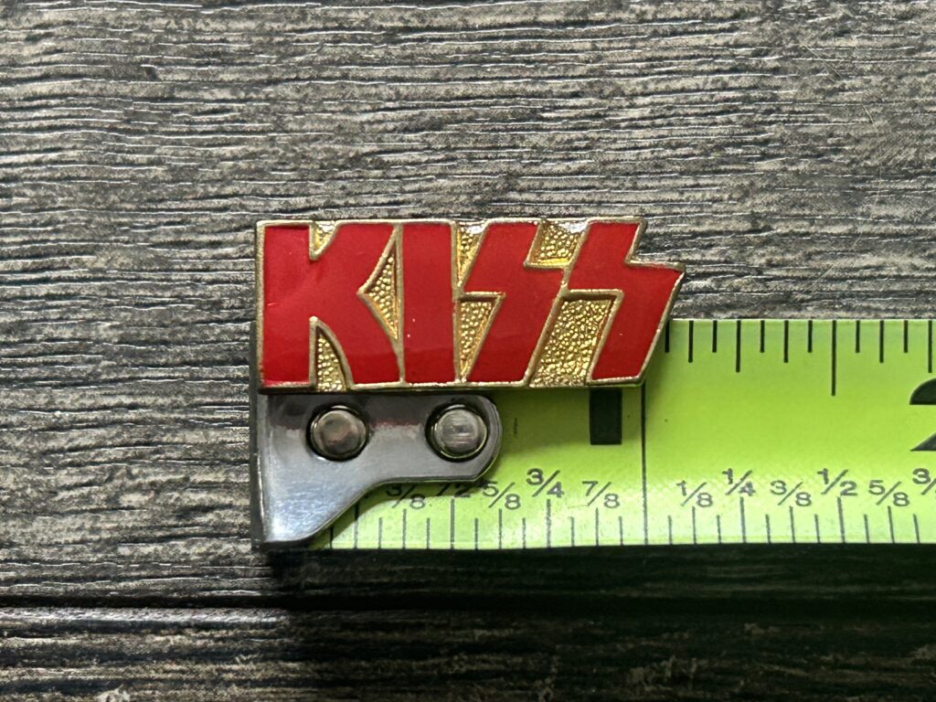 KISS Pin Badge Enamel Red Logo Gold Colored Metal 1" Vintage Kiss 1980's