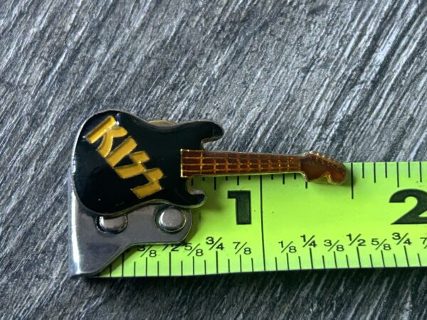 KISS Pin Badge Enamel Guitar Gold Logo Black UK 1 1/2" Vintage Kiss 1980's