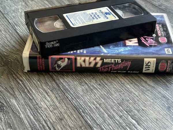 KISS VHS Video Tape Kiss Meets The Phantom CLAMSHELL CASE Vintage Kiss Aucoin - Image 3