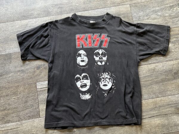 Kiss Vintage T-Shirt Debut Album Faces Large Head Shop Vintage Kiss Aucoin Era