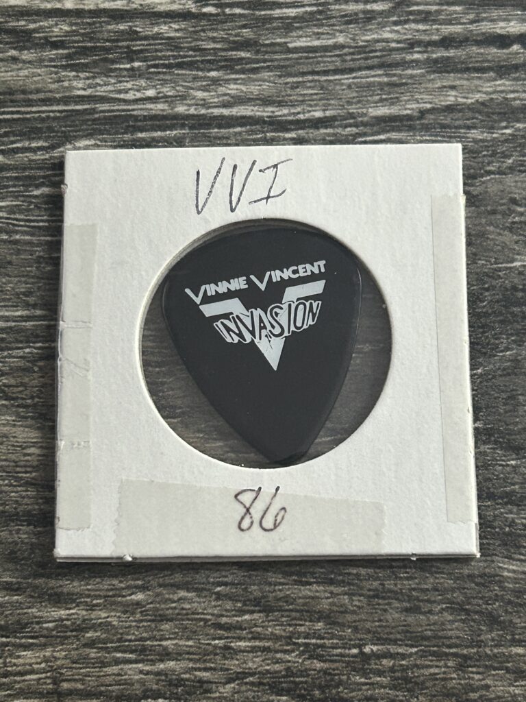 Kiss Guitar Pick VINNIE VINCENT INVASION Dana Strum Black White 1986 Tour