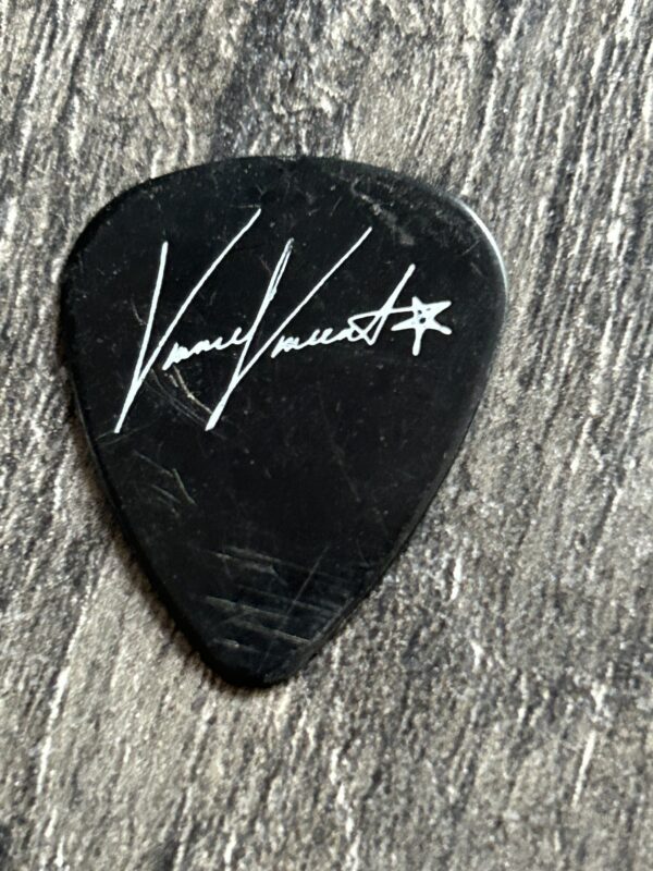Kiss Guitar Pick VINNIE VINCENT INVASION Stage Played Black Ritz NY Concert
