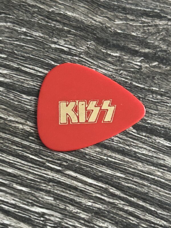 KISS Guitar Pick GENE SIMMONS Musicade Horizontal Red Gold Vintage Kiss 1980's