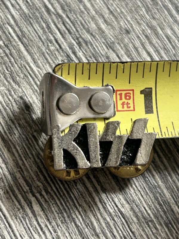 KISS Pin Badge Silver Metal Classic Logo UNWORN Vintage Kiss Memorabilia 1980's