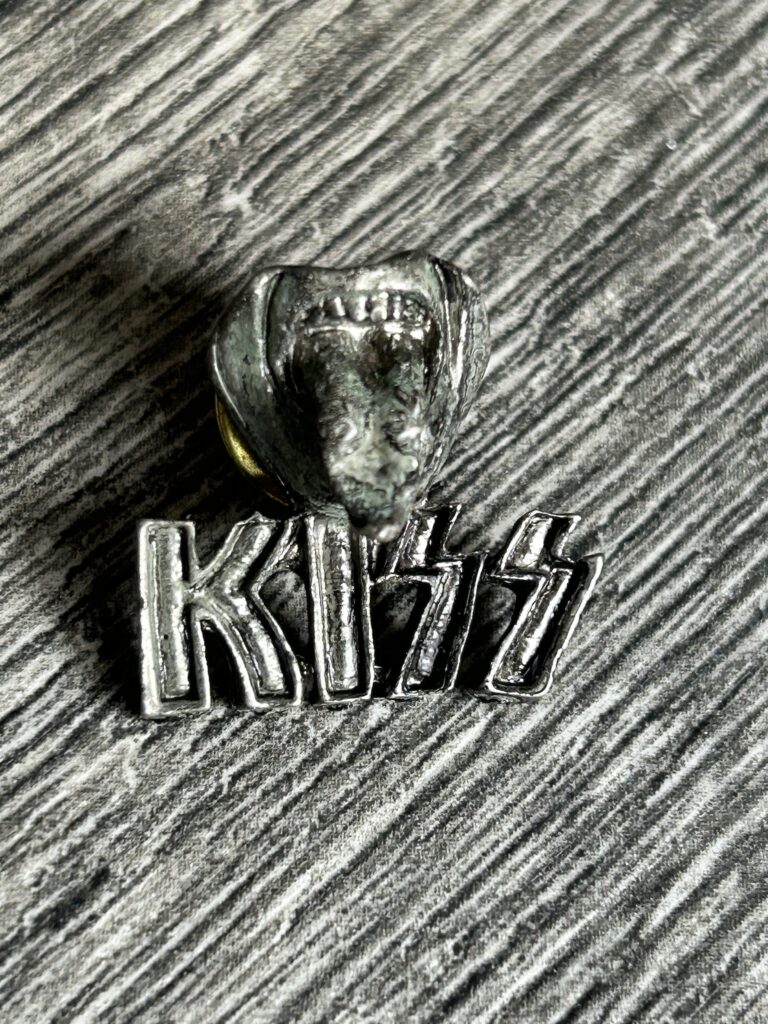 KISS Pin Badge Button Gene Simmons Tongue w/ Logo Metal Vintage Kiss Memorabilia