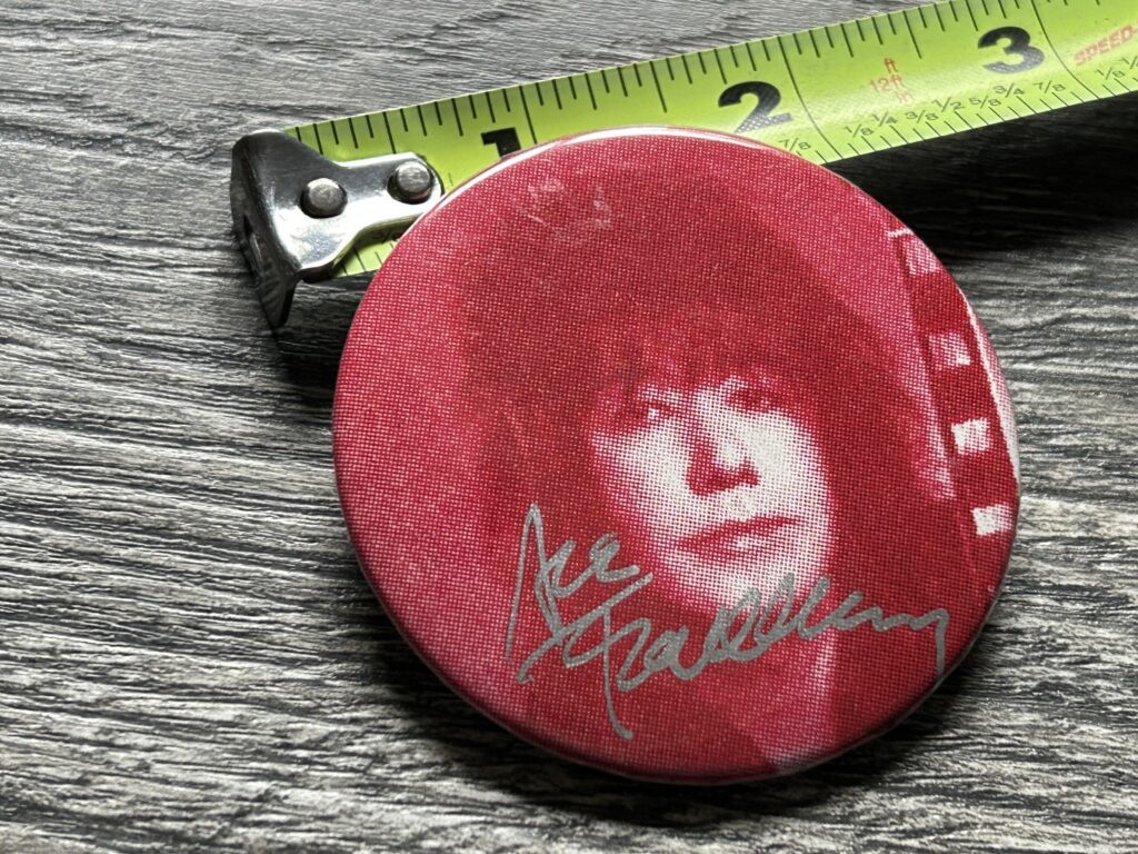 Kiss Button Pin Badge ACE FREHLEY SIGNED Autograph Red Vintage Kiss Memorabilia