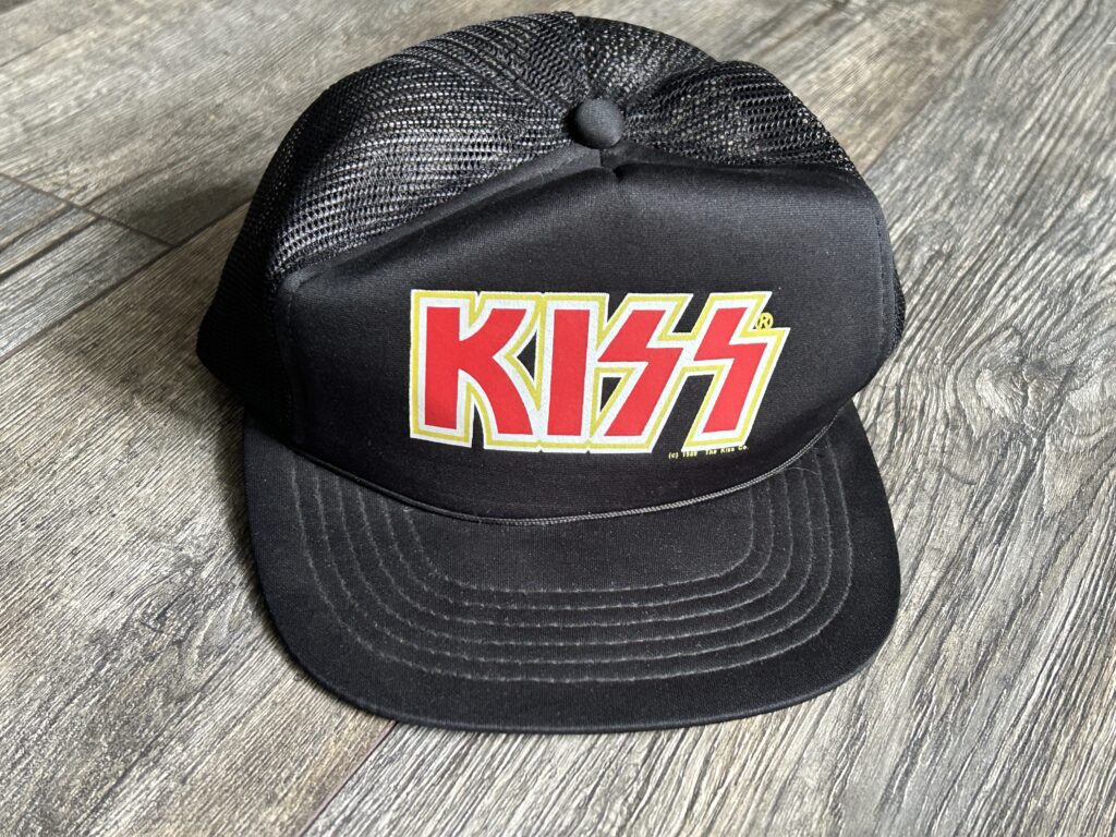 KISS Hat Trucker Cap Red Yellow Logo UNWORN 1989 Hot In The Shade Vintage Kiss