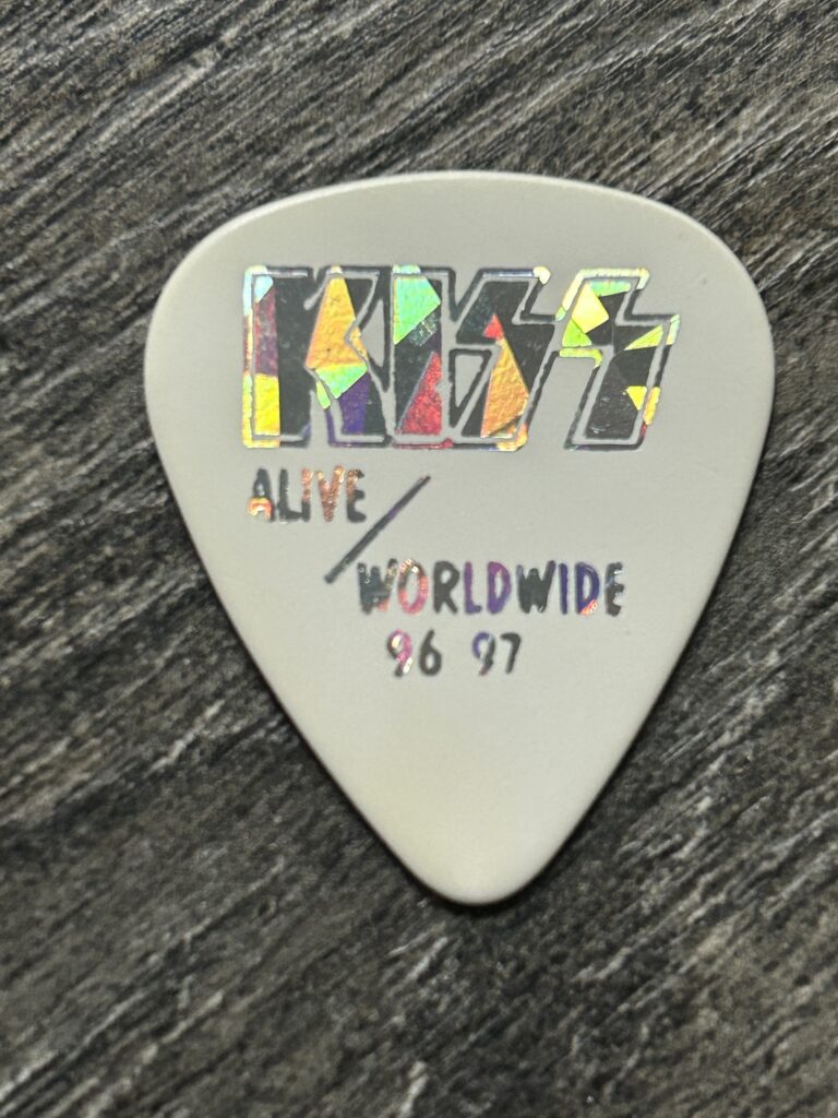 KISS Guitar Pick PAUL STANLEY Alive Worldwide White Silver No Dash Vintage Kiss