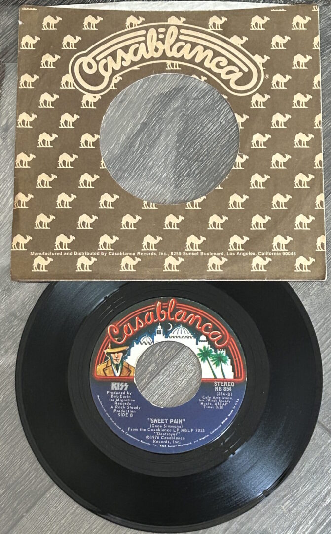 KISS Vinyl 7" Shout It Out Loud Sweet Pain Blue Label USA Vintage Kiss Aucoin