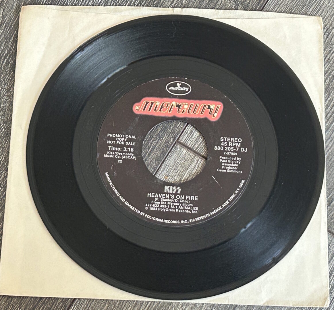 KISS Vinyl 7" 45 Single Heaven's On Fire PROMO USA Vintage Kiss Animalize Carr