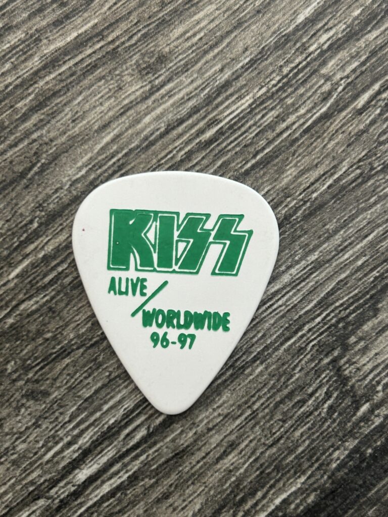 KISS Guitar Pick PETER CRISS Alive Worldwide Reunion White Green Vintage Kiss