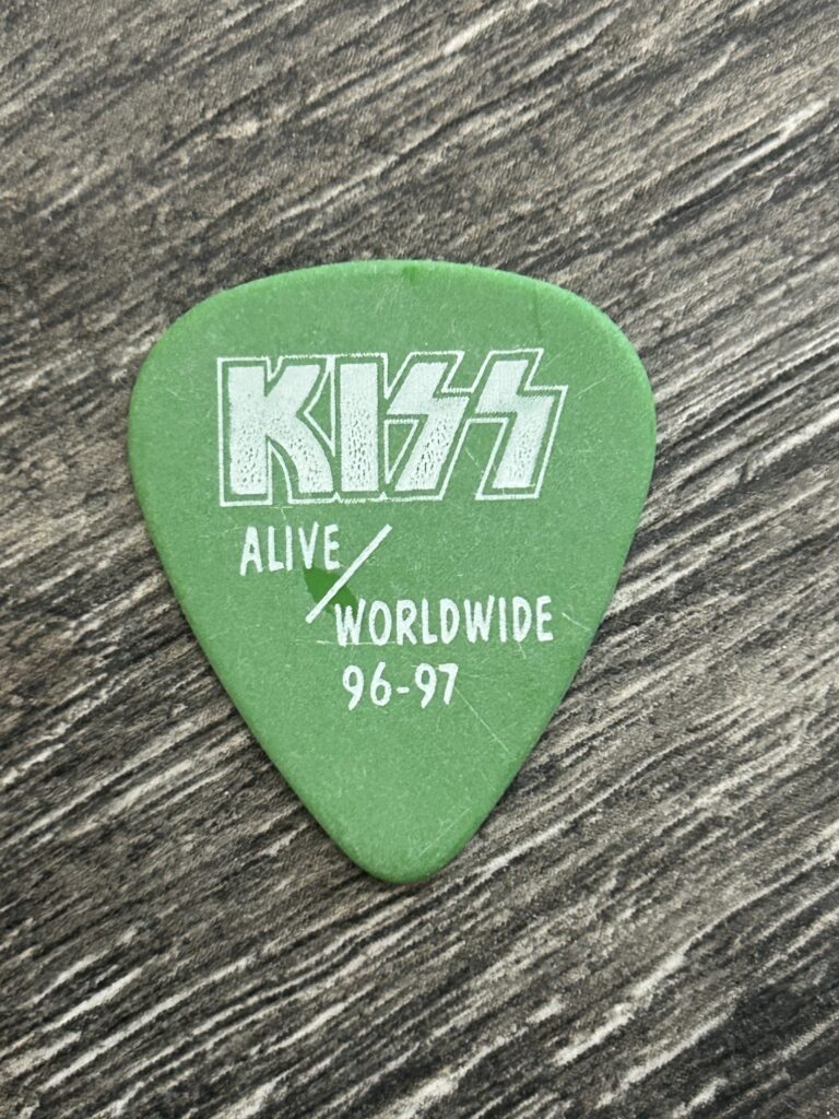 KISS Guitar Pick PETER CRISS Reunion Tour High Signature Variant Green Vintage
