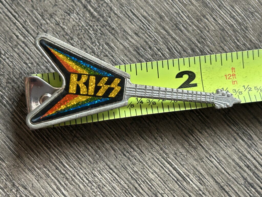 KISS Pin Badge Flying V Guitar Sparkle Logo Vintage Kiss Memorabilia Aucoin