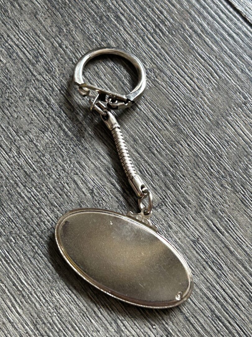KISS Keychain Badge 1978 Solo Albums Faces Oval Vintage Kiss Memorabilia Aucoin - Image 3
