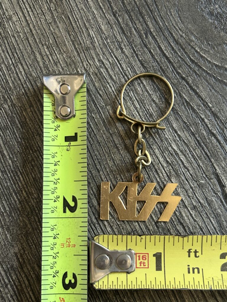 KISS Gumball Machine Gold Color Logo Keychain Vintage Kiss Memorabilia Aucoin B