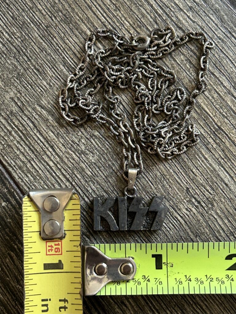 KISS Pendant Necklace Metal Logo Chain Headshop Vintage Kiss Memorabila Aucoin A