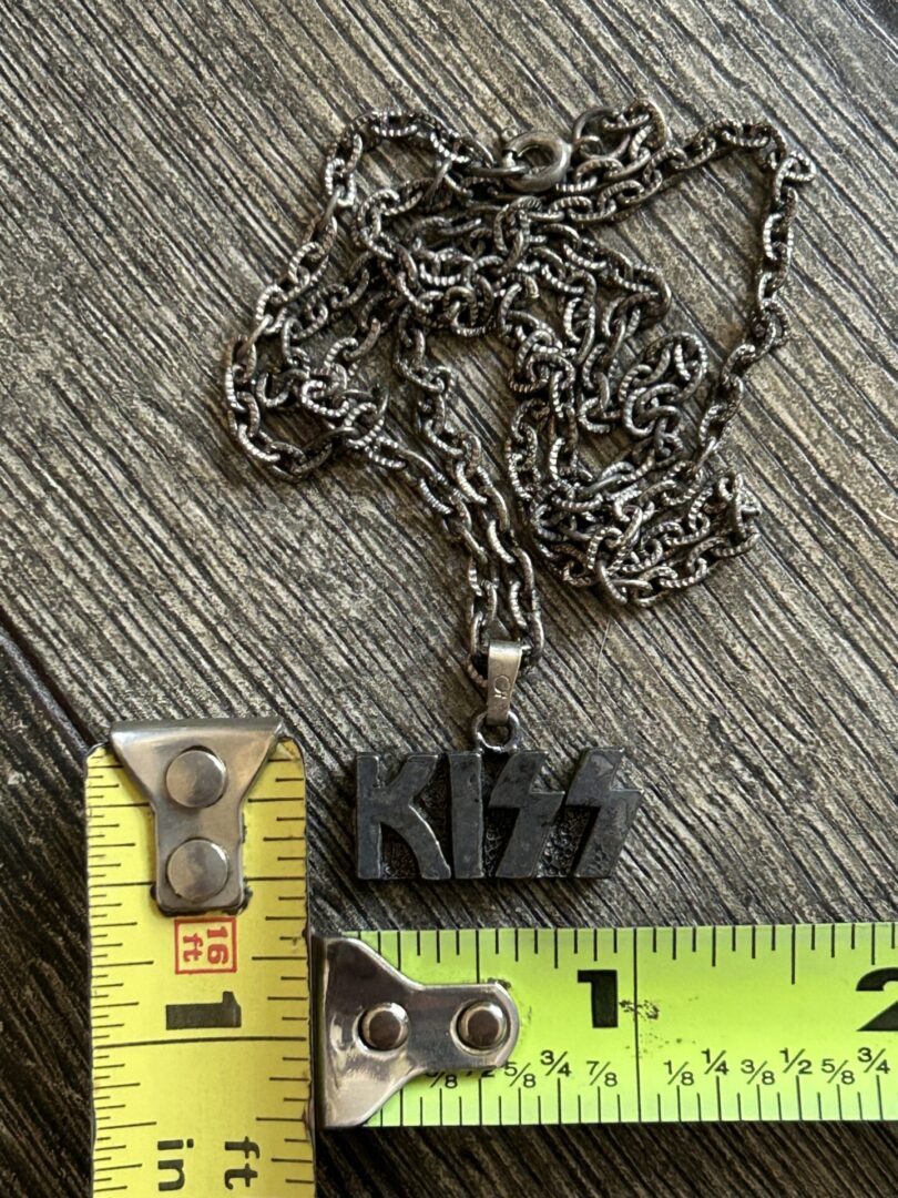 KISS Pendant Necklace Metal Logo Chain Headshop Vintage Kiss Memorabila Aucoin A