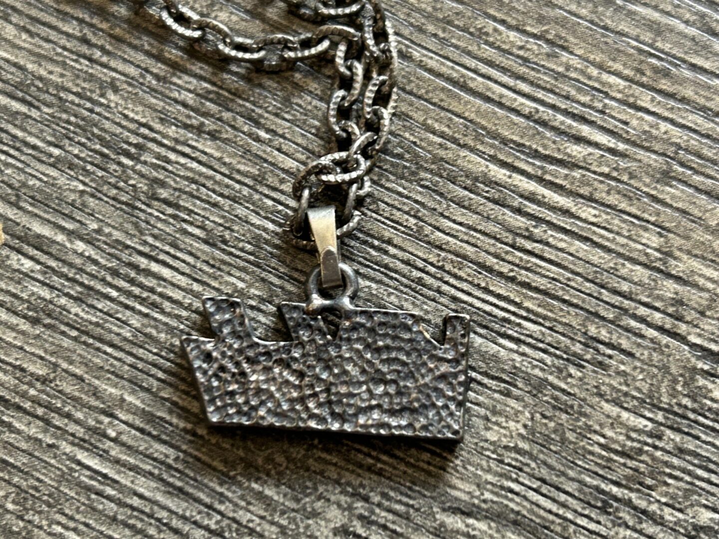 KISS Pendant Necklace Metal Logo Chain Headshop Vintage Kiss Memorabila Aucoin A