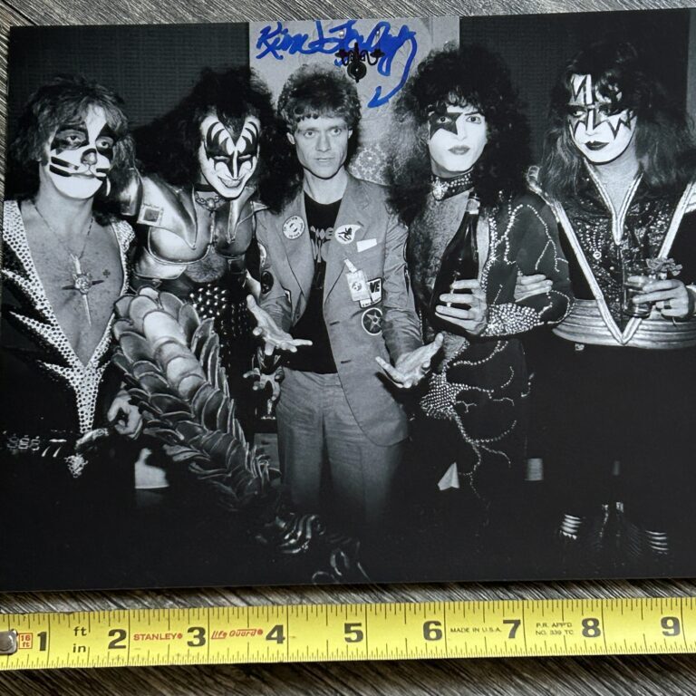 Kiss Photo KIM FOWLEY Signed Autograph Destroyer Runaways Vintage Kiss Aucoin