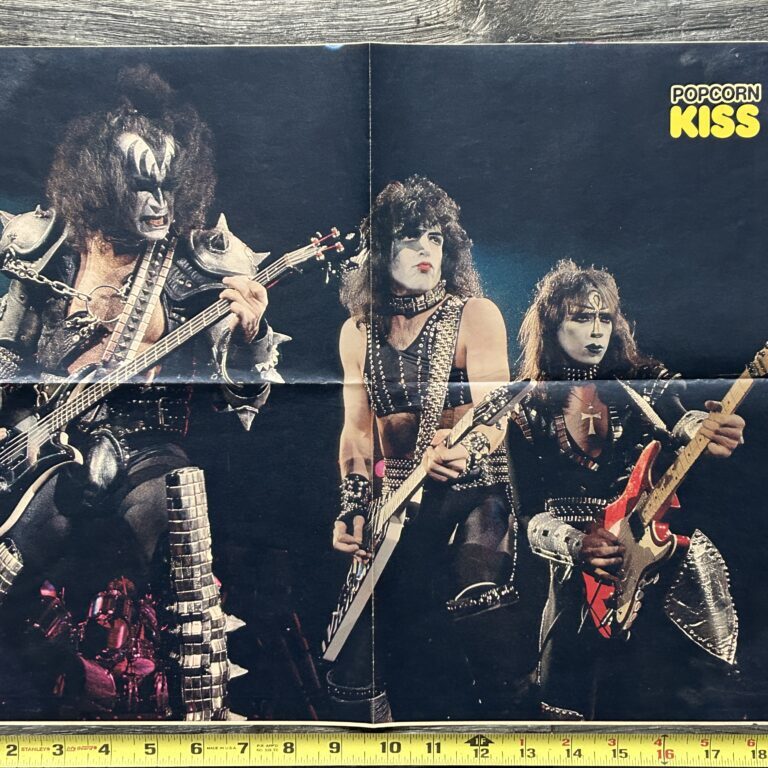 KISS Poster Centerfold Creatures Of The Night Concert Tour Gene Paul Vinnie On Stage w/ Guitars